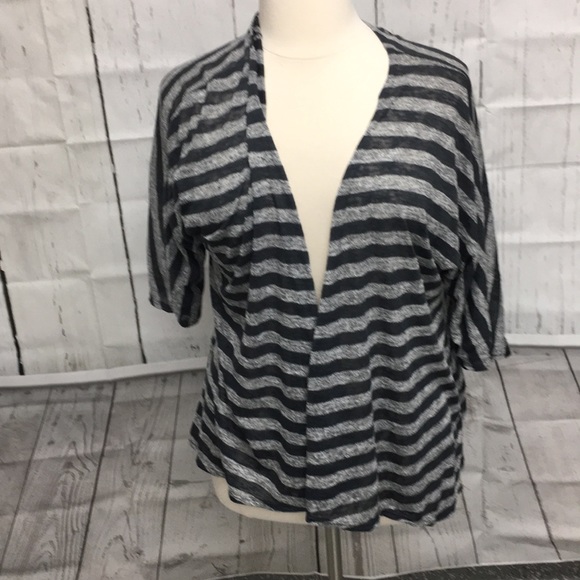 Lularoe Lindsay kimono - Picture 1 of 3